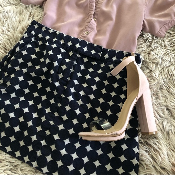 Cute skirt - Picture 2 of 2